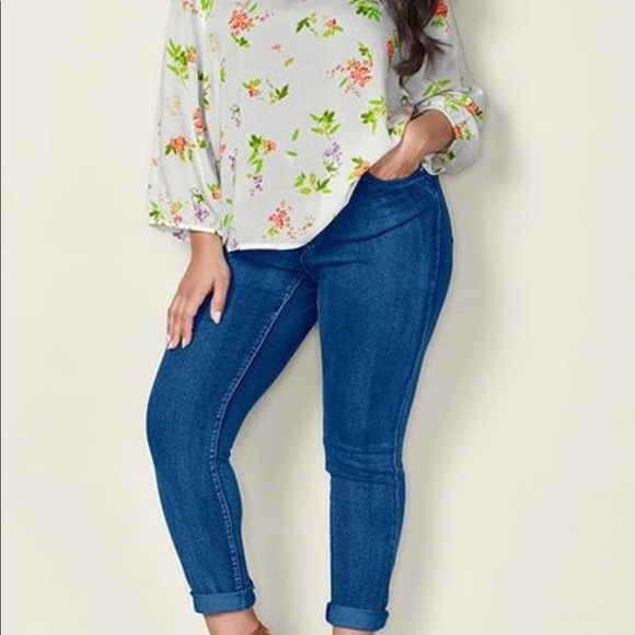 Romantic Floral sleeveless blouse (sz 18) - Picture 3 of 7